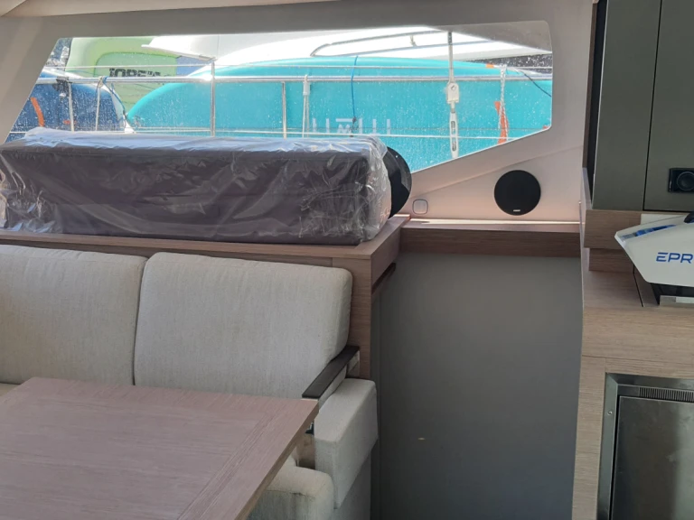 Hire Catamaran Fountaine Pajot with a boat licence