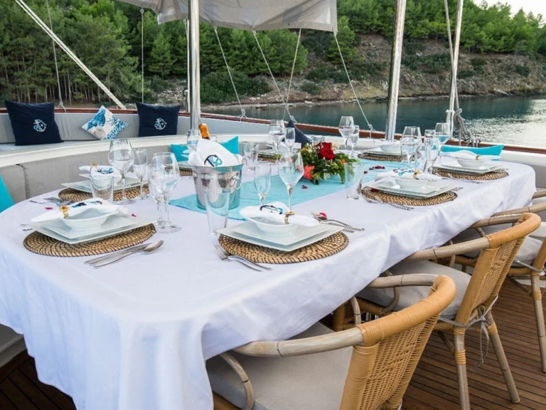 Sailboat hire in Bozburun -  Gulet VM
