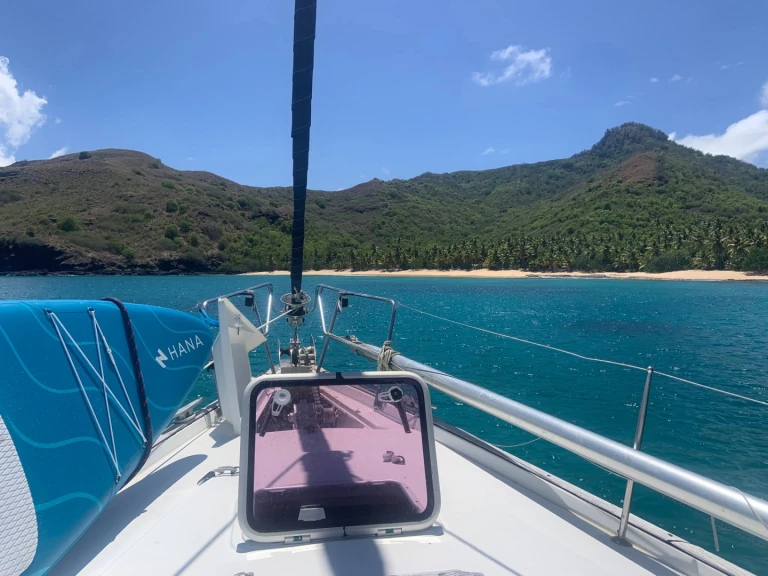 Hire a Bénéteau Oceanis 423 Nuku-Hiva