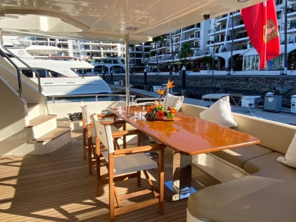 Charter a Azimut Azimut 85 in Marina Vallarta on Samboat
