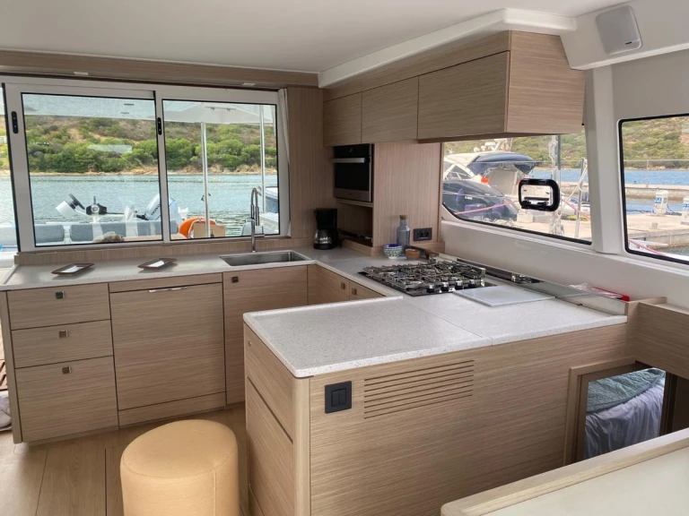 Hire Catamaran Lagoon with a boat licence