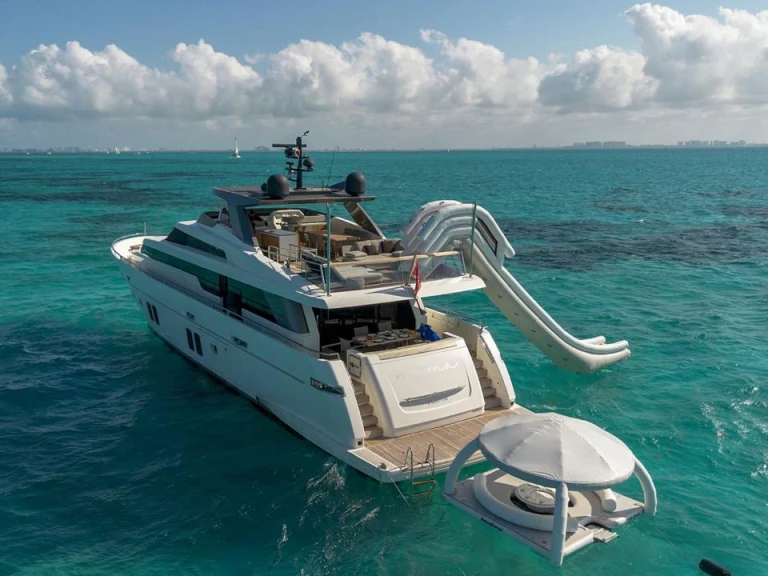 Yacht hire Cancún cheap San Lorenzo 100