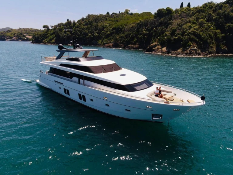 Hire Luxury Yacht with or without skipper San Lorenzo Cancún
