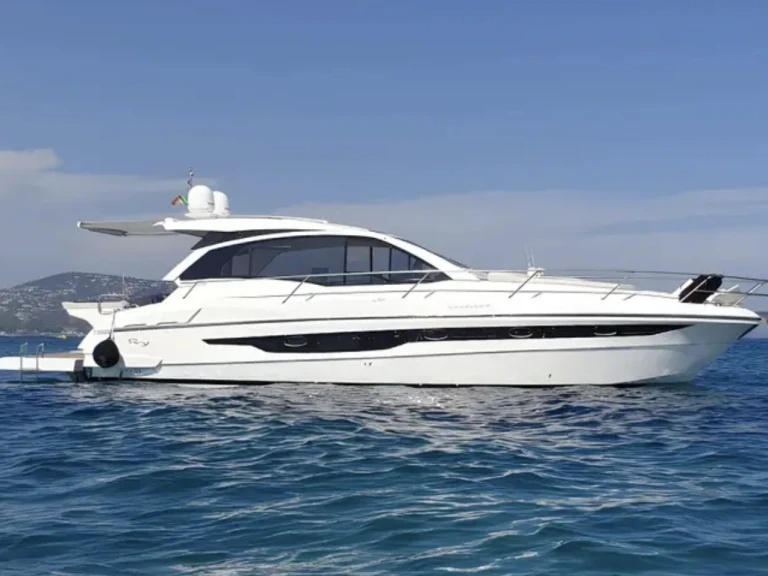 Hire Motorboat Rio Yachts with a boat licence