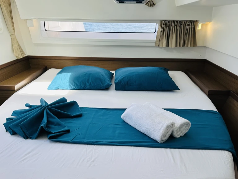 Yacht charter Le Marin - Lagoon Lagoon 42 on SamBoat