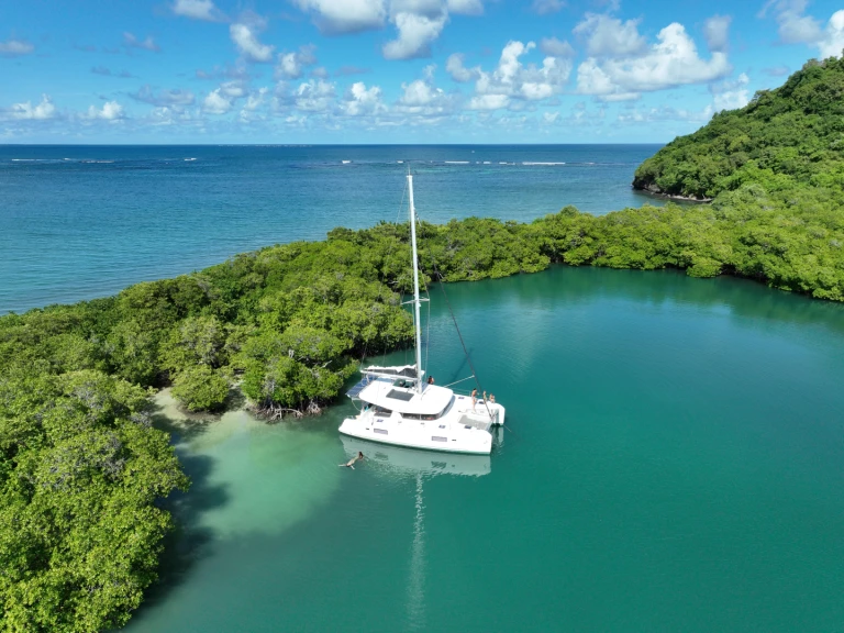 Catamaran hire in Le Marin - Lagoon Lagoon 42