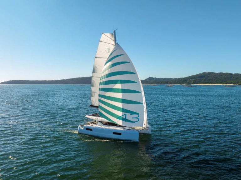 Hire a Lagoon Lagoon 43 (6 cab.) Paros (Island)