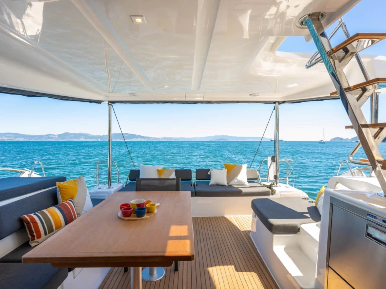 Yacht hire Paros (Island) cheap Lagoon 43 (6 cab.)