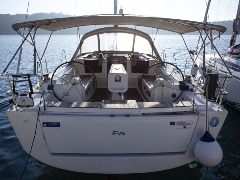 Charter a Dufour Dufour 412 Grand Large in Punat on Samboat