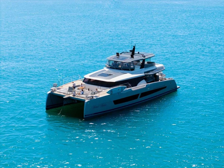 Hire Luxury Yacht Fountaine Pajot with a boat licence