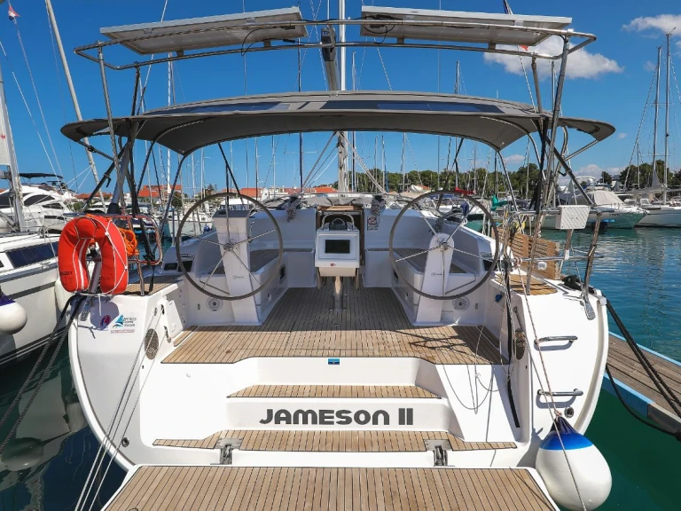 Hire a Bavaria Cruiser 46 Zadar