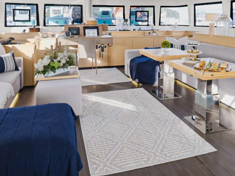 Luxury Yacht to hire Road Town at the best price