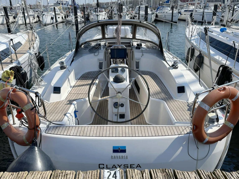 Hire Sailboat Bavaria with a boat licence