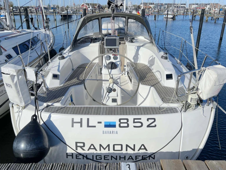 Yacht charter Heiligenhafen - Bavaria Cruiser 33 on SamBoat
