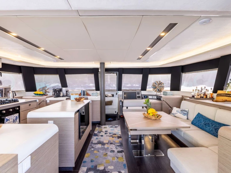 Luxury Yacht to hire Road Town at the best price