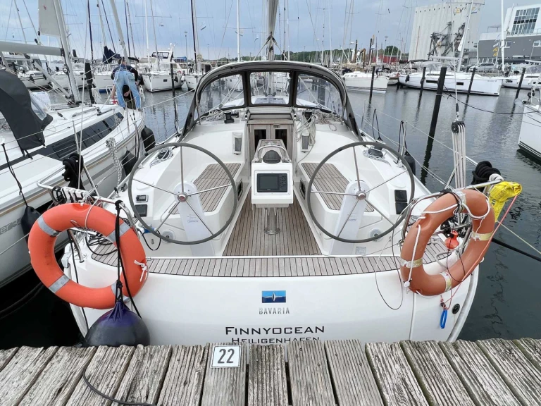 Hire Sailboat Bavaria with a boat licence