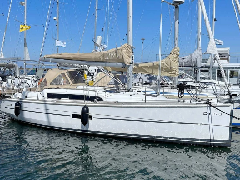 Yacht hire Heiligenhafen cheap Dufour 310