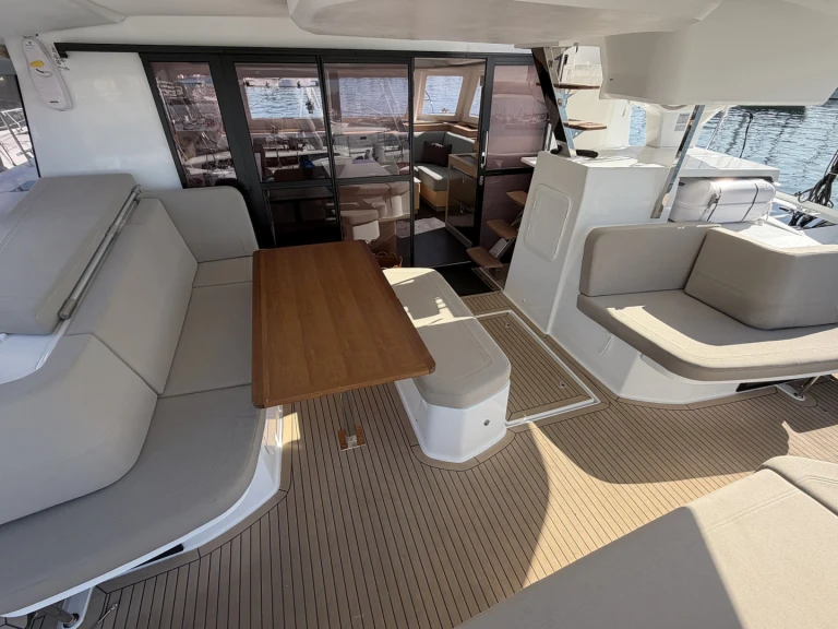 Charter a Fountaine Pajot Fountaine Pajot FP 44 Maestro - 3 cab. in Palma de Mallorca on Samboat