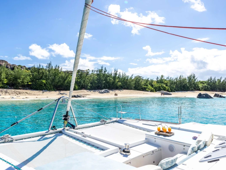 Luxury Yacht to hire Road Town at the best price