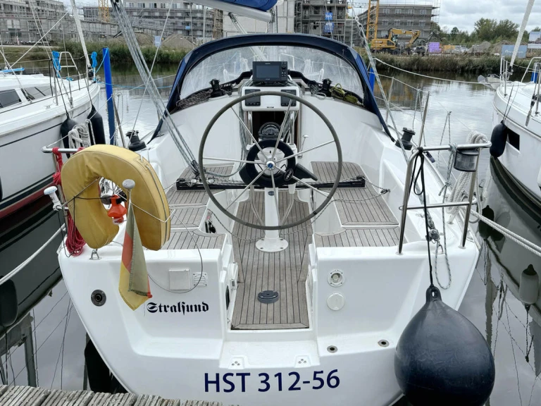 Hire a Hanse Hanse 315 Barth