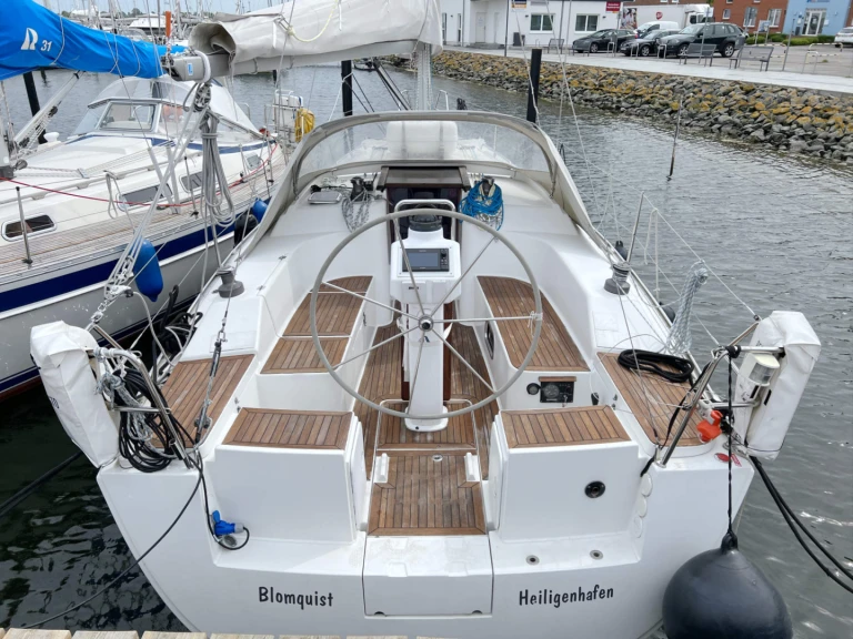 Hire Sailboat with or without skipper Hanse Heiligenhafen