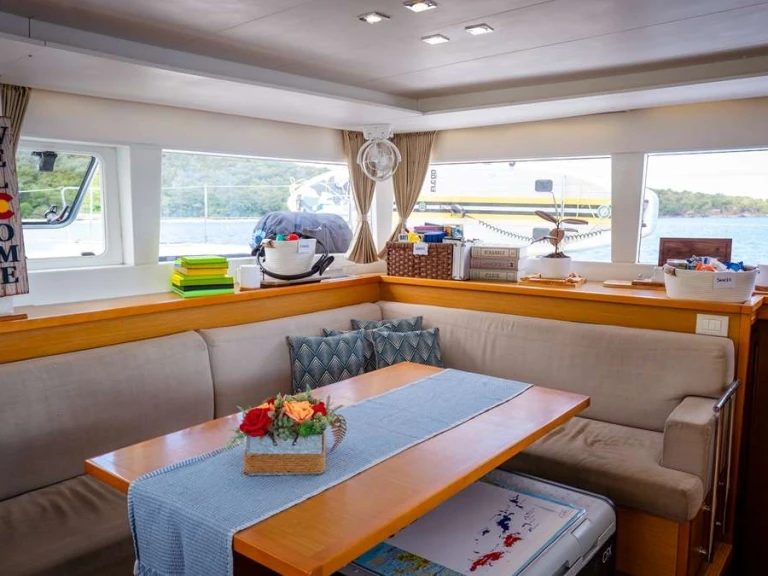Hire a Lagoon KNOT 5280 Road Town