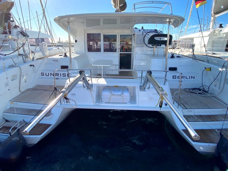 Hire a Lagoon Lagoon 40 Can Pastilla