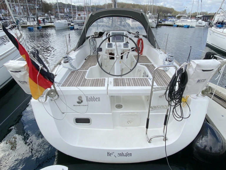 Sailboat to hire Heiligenhafen at the best price