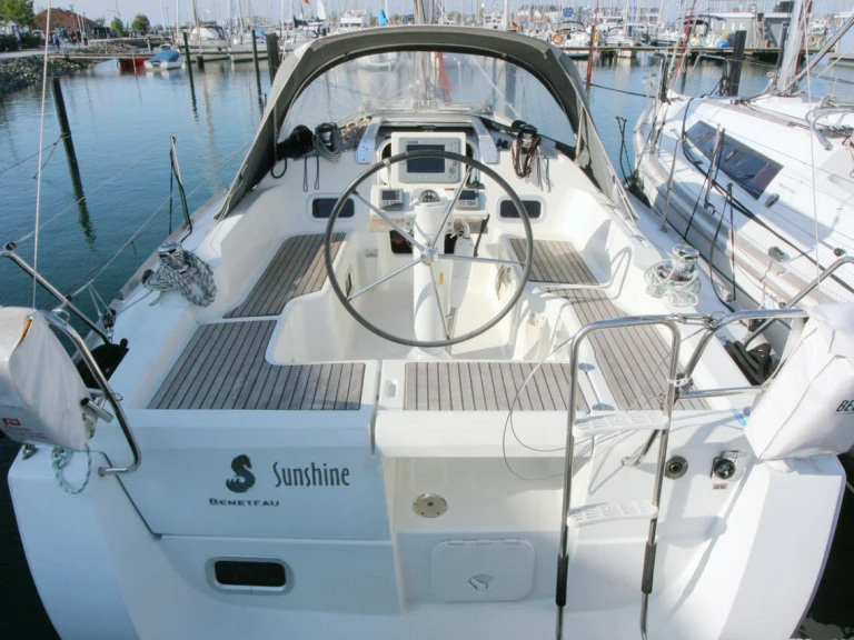 Hire Sailboat Bénéteau with a boat licence