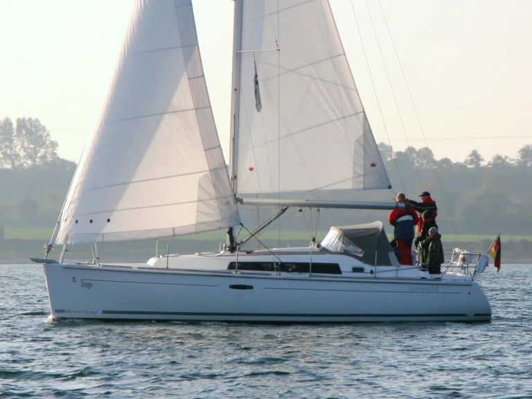 Hire Sailboat Bénéteau with a boat licence