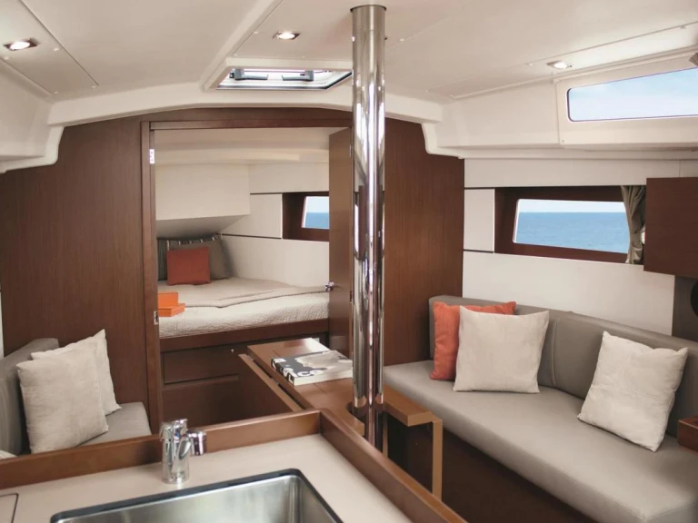 Hire Sailboat Bénéteau with a boat licence