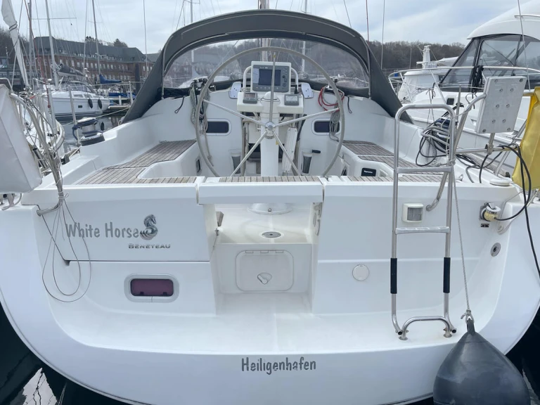 Sailboat hire in Flensburg - Bénéteau Oceanis 37