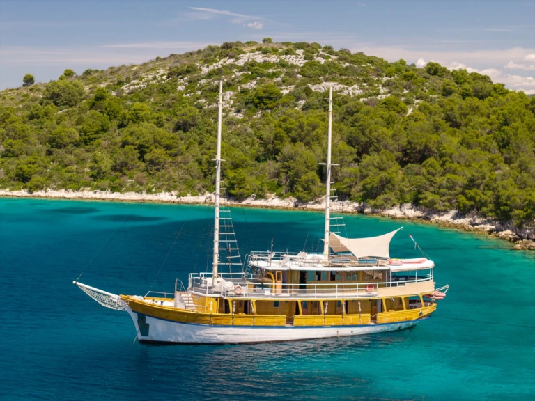 Luxury Yacht hire in Trogir - Custom NOVI DAN