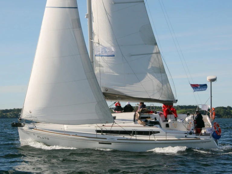 Hire Sailboat Jeanneau with a boat licence