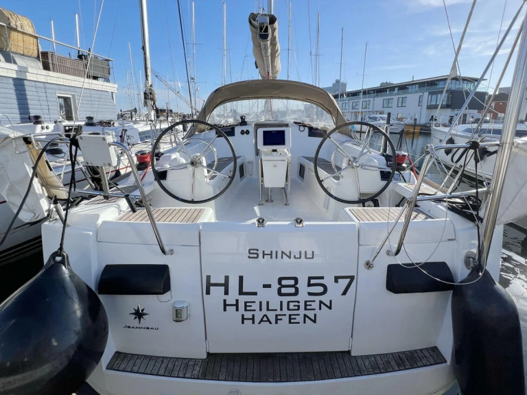Charter a Jeanneau Sun Odyssey 409 in Heiligenhafen on Samboat