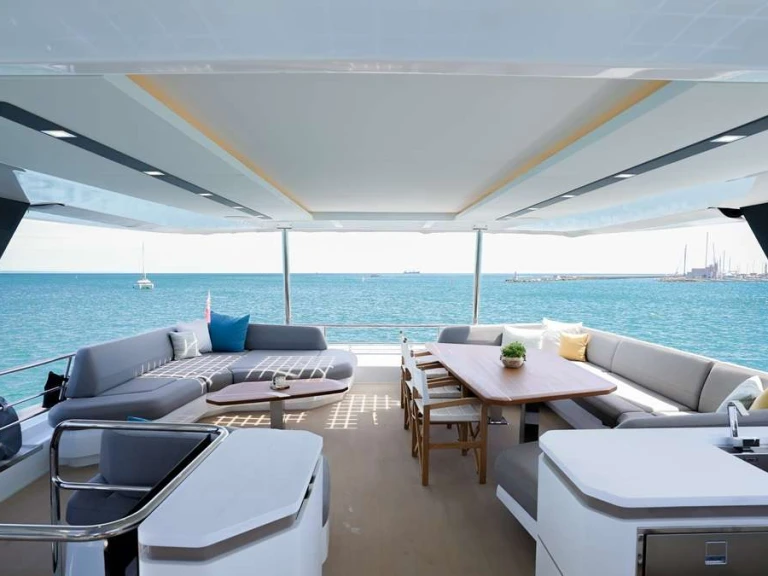Hire Luxury Yacht Fountaine Pajot with a boat licence