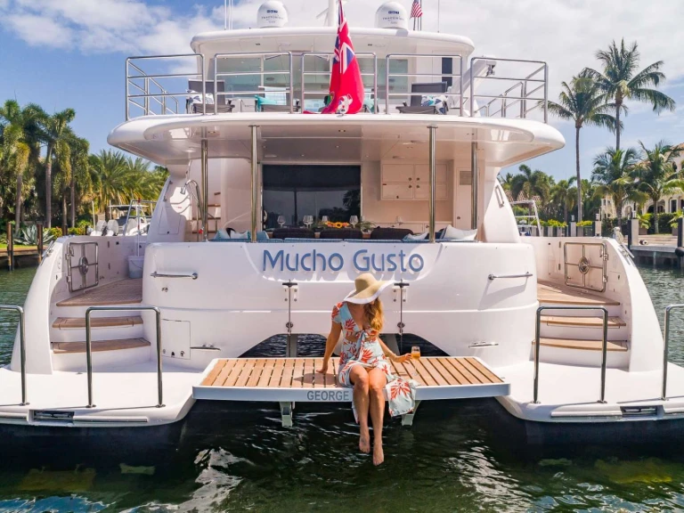 Charter a Horizon MUCHO GUSTO in Bahamas on Samboat