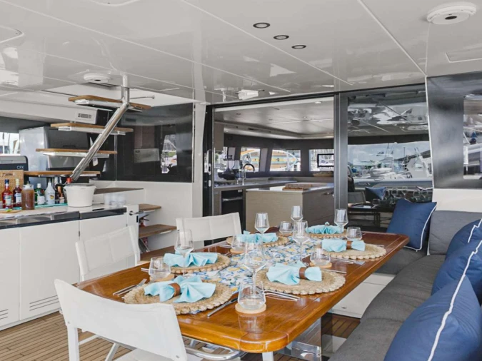Luxury Yacht to hire Road Town at the best price