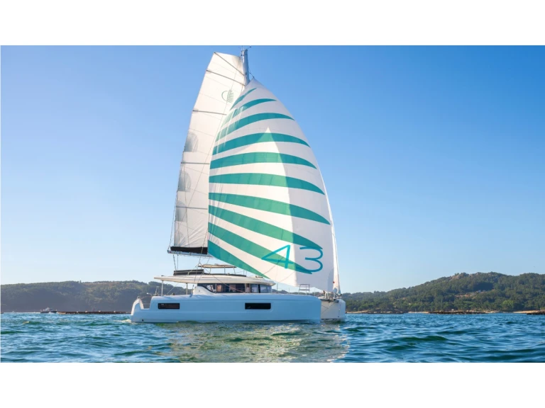 Hire Catamaran Lagoon with a boat licence