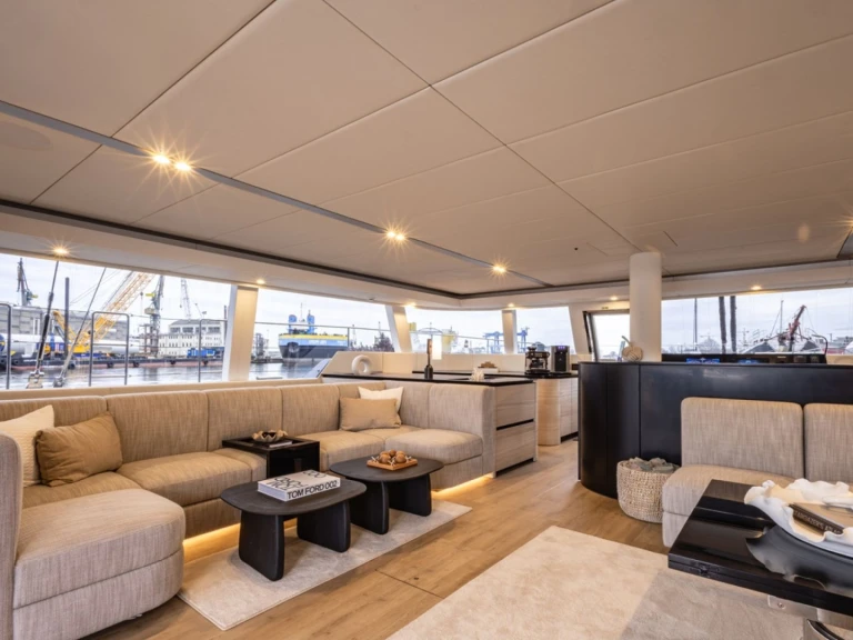 Charter a Sunreef VELA in Tortola on Samboat