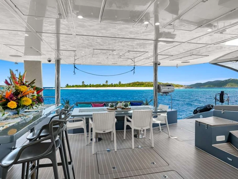Luxury Yacht to hire Road Town at the best price