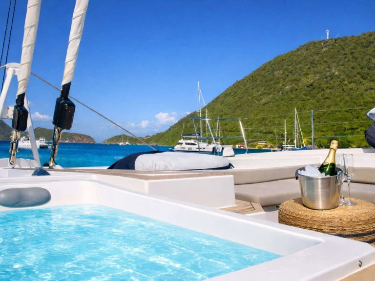 Hire Luxury Yacht with or without skipper Fountaine Pajot Caribbean