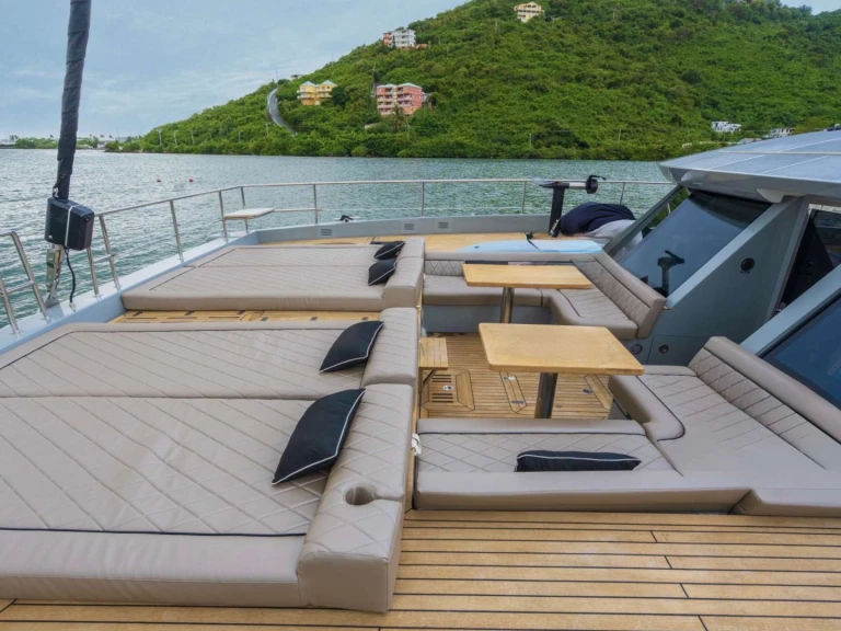 Yacht hire Road Town cheap ATLAS