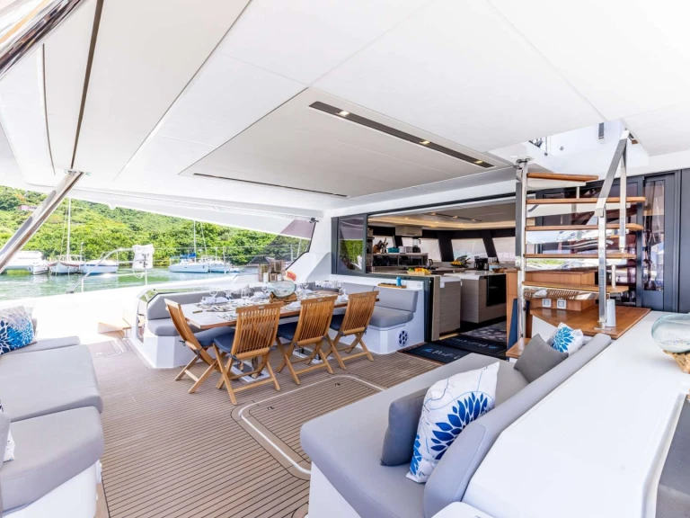 Luxury Yacht to hire Road Town at the best price