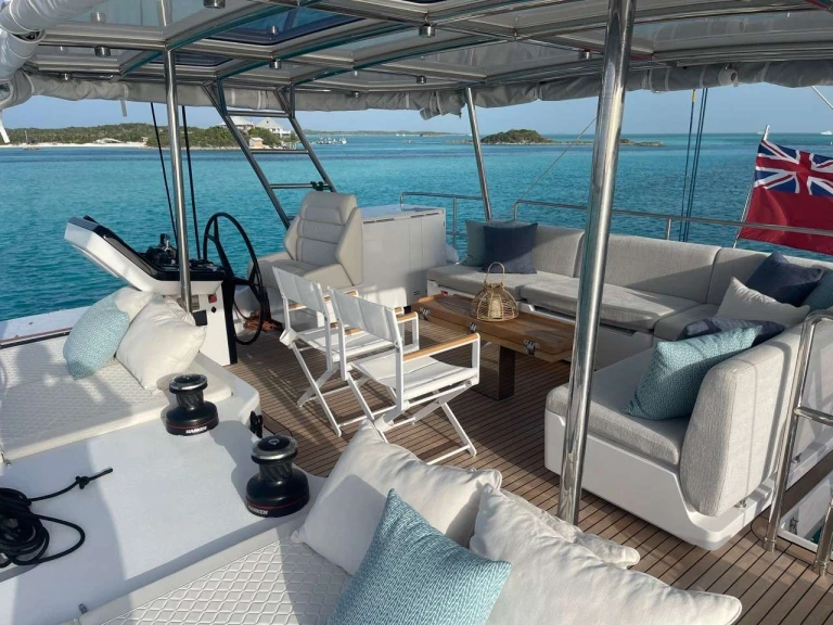 Luxury Yacht to hire Nassau at the best price
