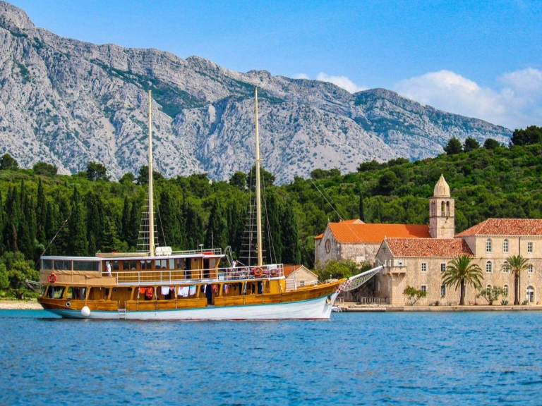 Luxury Yacht hire in Trogir - Custom NOVI DAN