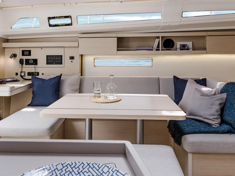 Yacht charter Néa Péramos - Bénéteau Oceanis 40.1 on SamBoat