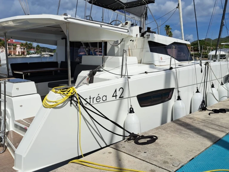 Yacht hire Bormes-les-Mimosas cheap Astréa 42 (6 cab.)
