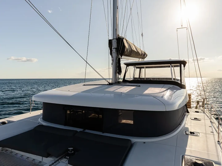 Hire Catamaran Lagoon with a boat licence