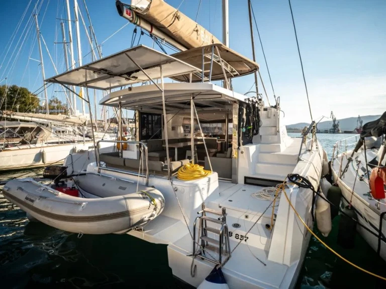 Catamaran to hire Deme of Volos at the best price
